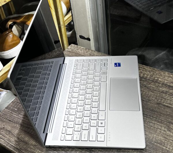 HP ENVY Laptop 14 Intel Core i7-1165G7 16 GB DDR4