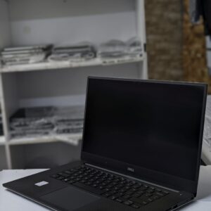 Dell XPS 15 9570 – Intel Core i7-8750H  16GB RAM  512GB SSD  NVIDIA GTX 1050 Ti 4GB